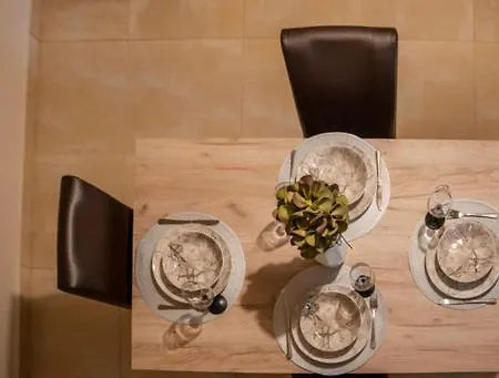 Lägenhet Chara's Luxury *