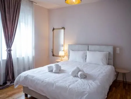 Apartment Chara's Luxury