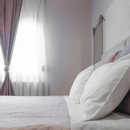 Lägenhet Chara's Luxury