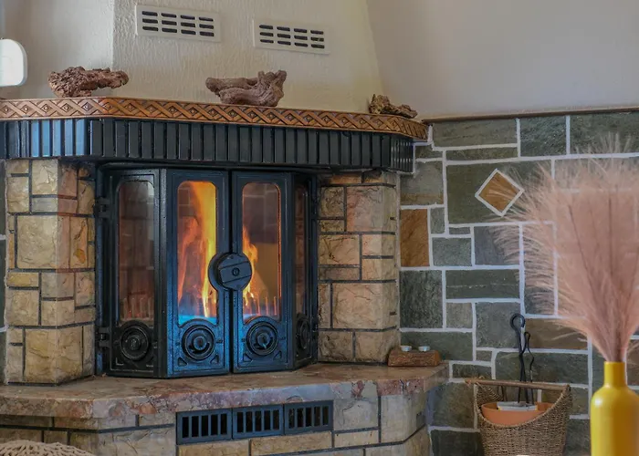 Chara's Luxury Калампака