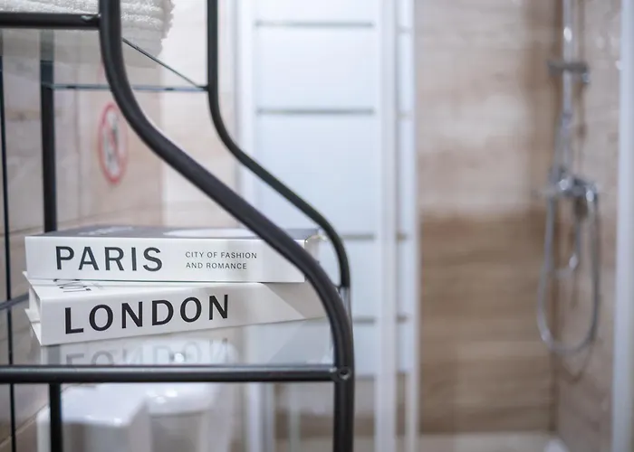 Апартаменты Chara's Luxury